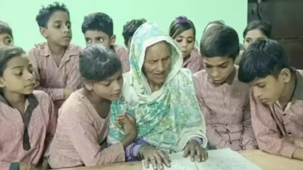 He is going to school at the age of 92 My News Bangladesh