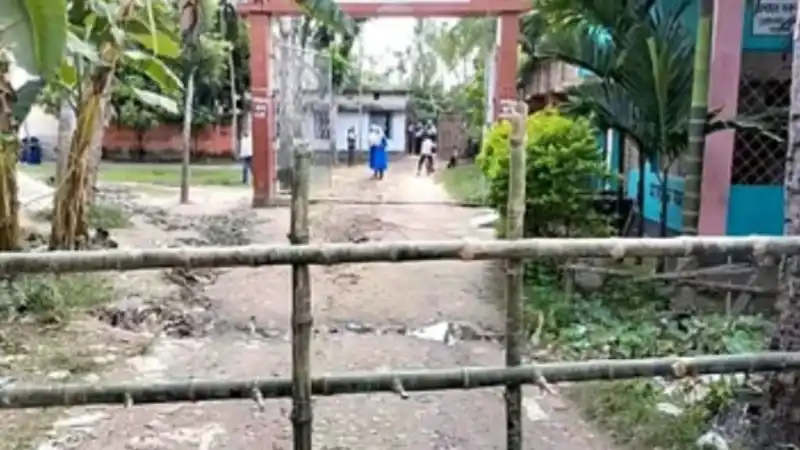 The owner of the land closed the road to the school due to non-employment My News Bangladesh