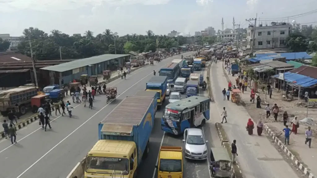 The workers blocked the Dhaka-Tangail highway My News Bangladesh