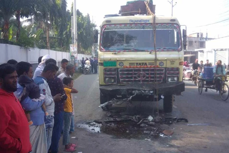 2 Indian citizens killed in truck-private car collision