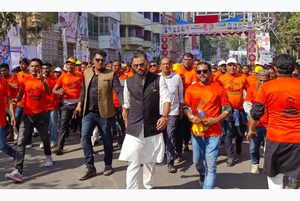 Mashrafe joined the rally with thousands of workers