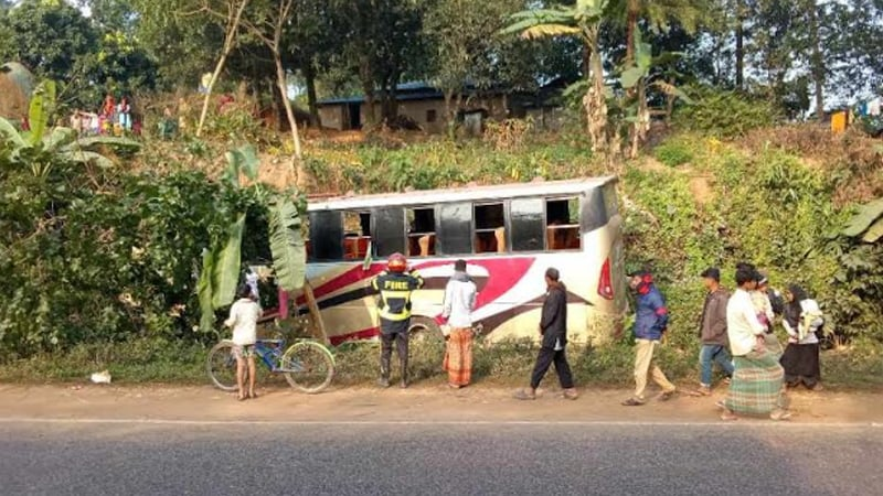 Picnic bus-pickup collision in Cox's Bazar 4 killed