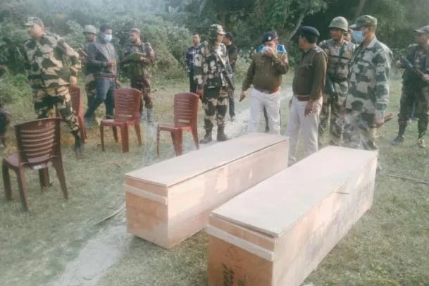 BSF returned the bodies of two Bangladeshi after 14 days