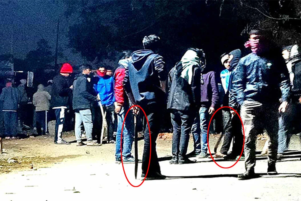 চবিতে মধ্যরাতে ছাত্রলীগের দুই গ্রুপের সংঘর্ষ, অস্ত্র মহড়া