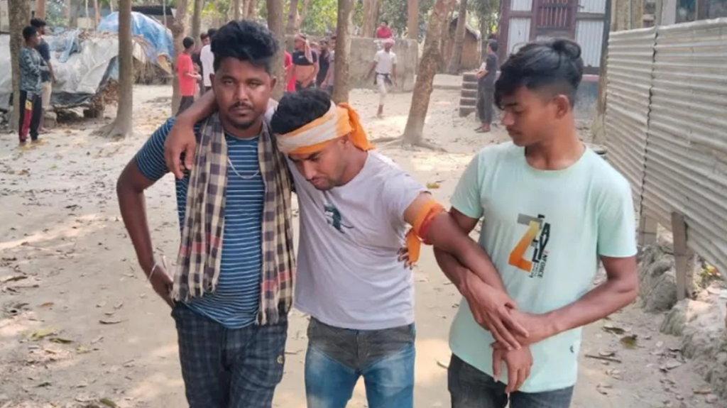 মুন্সীগঞ্জে আওয়ামী লীগের দুই পক্ষের মধ্যে সংঘর্ষে ১০ জন আহত হয়েছেন