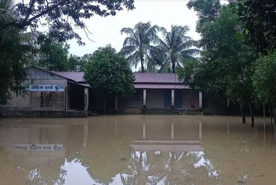 হবিগঞ্জে পানিতে আটকা পড়েছে ৩৩ হাজার মানুষ